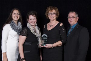 de gch à drt. : Anne Rouleau, Femmessor.  Marie-Eve Myran CDR Québec-Appalaches. Francine Ferland, Caisse Desjardins Cœur de Bellechasse. Yvon Laflamme, président CCB-E