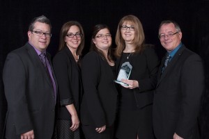 de gch à drt : Stéphane Côté, Groupe Inox. Patricia Aubin, Josianne Asselin, collègues à Mme Brochu.  Chantal Brochu, Brochu, Asselin, Lajeunesse, notaires.  Yvon Laflamme président CCB-E