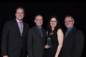 Michel Bourassa, Promutuel Bellechasse-Lévis. Pierre-Paul Lacasse, père de Mme Lacasse.  Maryan Lacasse Ass. pers. handicapées Bellechasse.  Yvon Laflamme, président CCB-E