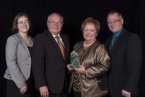 Nathalie Mc Isaac, CLD Bellechasse. Roch Roy, collègue à Mme Couture.  Laurence Couture, Alfred Couture ltée. Yvon Laflamme, président CCB-E
